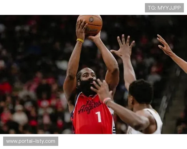 快船队激战取胜鹈鹕 迎来赛季第三场胜利