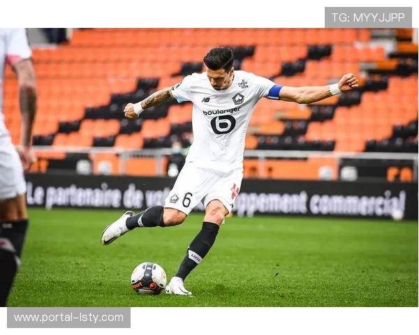 塔利亚菲科抢点射门击中立柱,巴黎半场暂2-1领先里昂 塔利亚菲科抢点射门击中立柱,巴黎半场暂2-1领先里昂